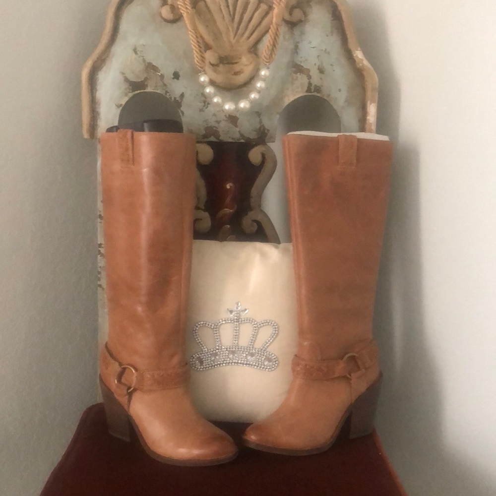 Lucky Brand Women’s Leather Heeled Knee High pull on boots.Size 7m/37